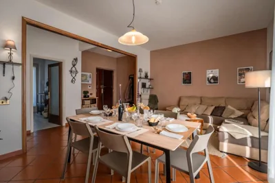 Welcome to Casa di Lucca - Your Friendly Retreat with Terrace and Parking – Fotos 4