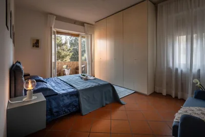 Apartamento de tres dormitorios — Welcome to Casa di Lucca - Your Friendly Retreat with Terrace and Parking